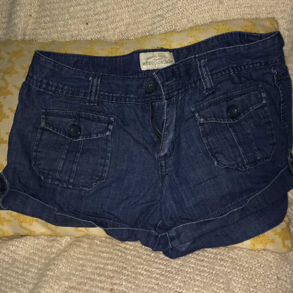 Dark jean shorts w pocket designs